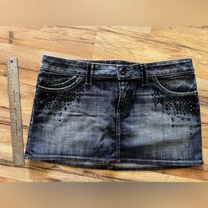 Guess jean skirt size 28